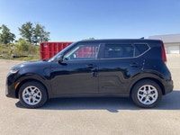 This Kia Soul has a dependable Gas 4cyl 2.0L engine powering this Variable transmission. Lane Depart... (image 9)