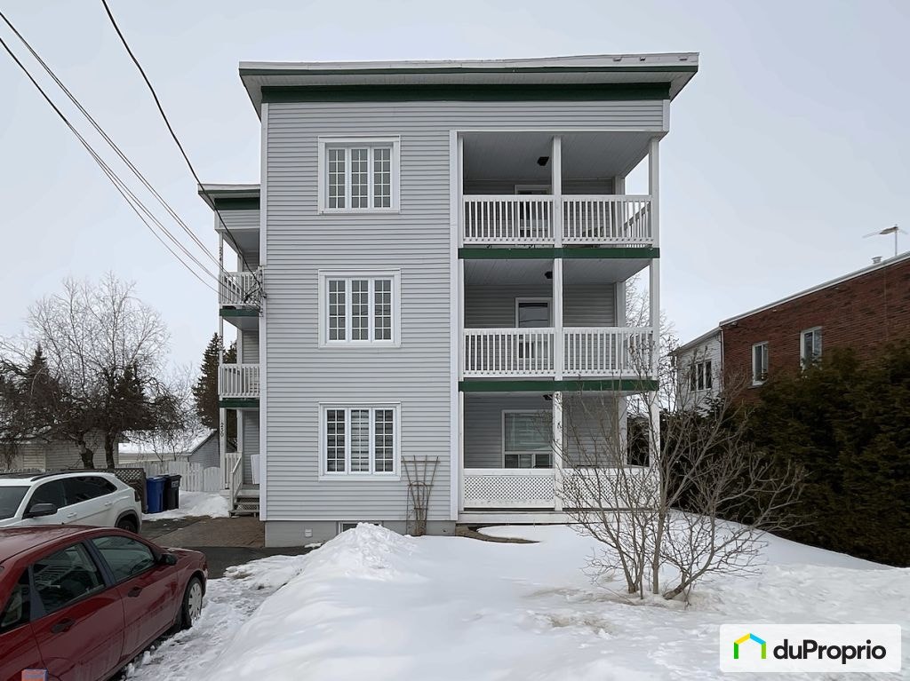 $595,000 - Triplex for sale in Granby — photo 1
