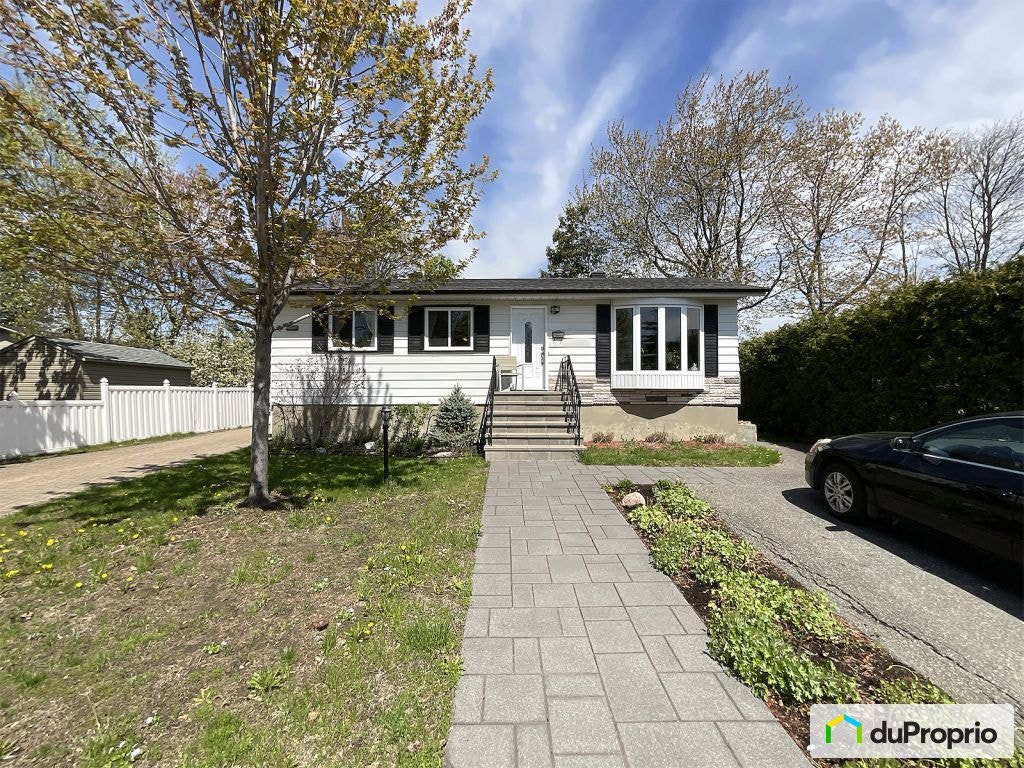 $679,000 - Intergenerational in Longueuil (Vieux-Longueuil) — photo 1