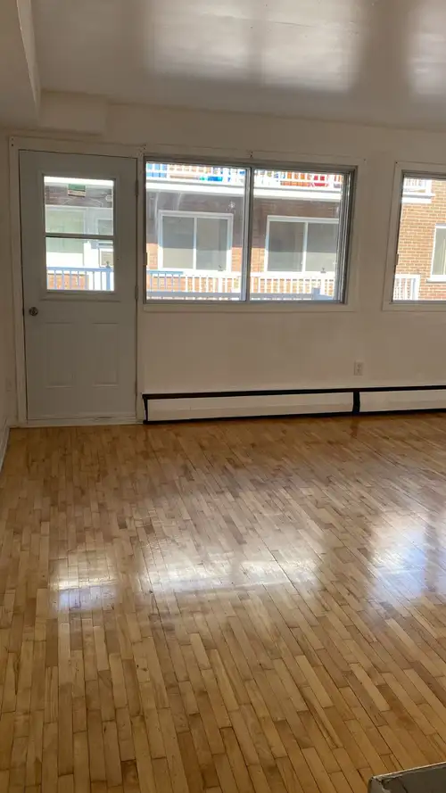 2 1/2 à Ahuntsic. Belle et grand et près de tout.