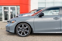 Keyless Start,Automatic Highbeams,Leather Steering Wheel,Trip Computer,Keyless Entry,Heated Steering... (image 5)