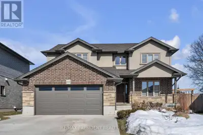 Stunning 6-Year-Old 4+2 Bedroom, 3.5 Bathroom Home in a Family-Friendly Cul-De-Sac Nestled in a sere...