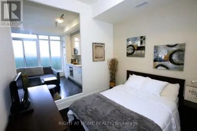 Welcome to your fully-furnished urban retreat in the heart of Torontos vibrant Entertainment Distric...