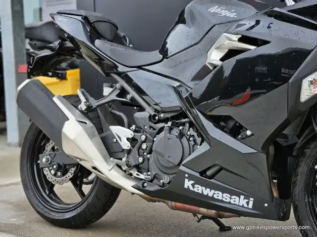 2018 Kawasaki Ninja 400 ABS in Sport Bikes in Oshawa / Durham Region - Image 11