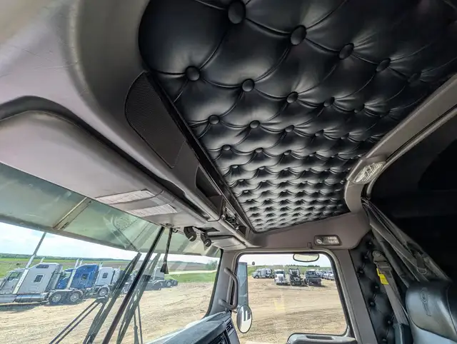 2020 KENWORTH W900L in Heavy Trucks in City of Montréal - Image 23