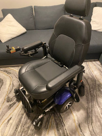 Vision Sport Mid-Wheel Drive Power WheelchairComes with power