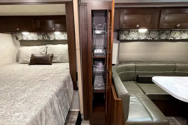 2019 Forest River Sunseeker 2420MS – Pre-Owned Class C Motorhome in RVs & Motorhomes in Red Deer - Image 33