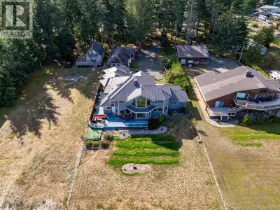 Just under an acre of walk-on waterfront on beloved Saratoga Beach, with wide-open views across the...