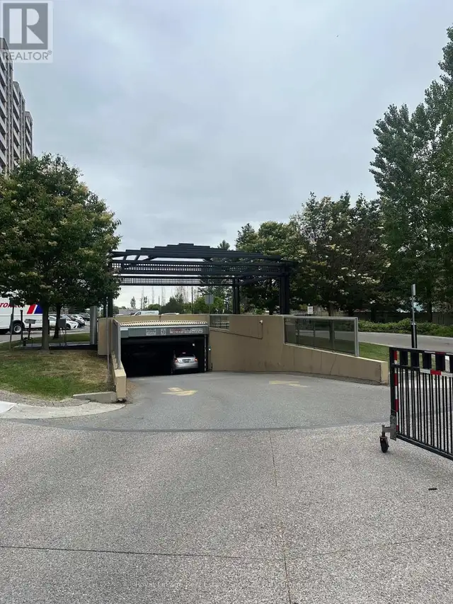 1239 - 18 MONDEO DRIVE Toronto (Dorset Park), Ontario63005673891073124