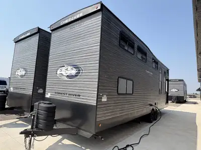 New Arrival! Specifications and Features HITCH WEIGHT: 1,075 lb. GVWR: 11,275 lb. UVW: 8,294 lb. CCC...