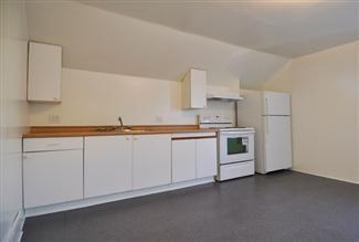 Spacious 1-Bedroom Upper Apartment with 4-Season Sunroom 3