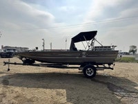PRE OWNED BWC REVOLVER 44HRS STERN WHEEL KIT BIMINI TOP ALPINE STEREO BOW RAMPS WINCH W/REMOTE WIND... (image 5)