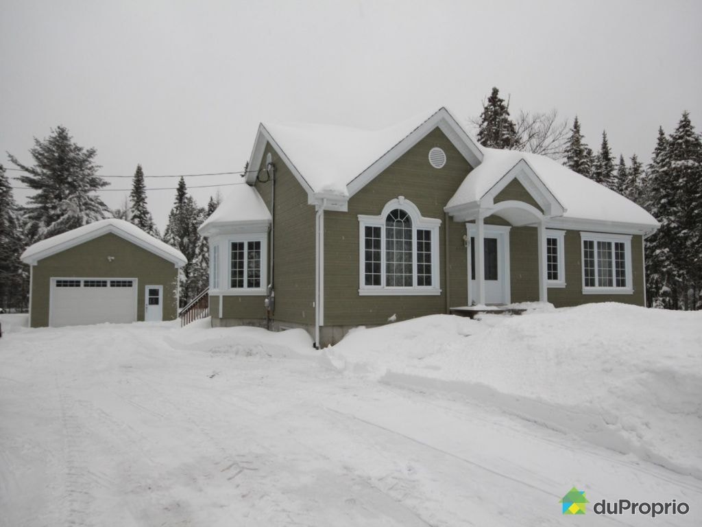 $629,000 - Bungalow for sale in St-Raymond — photo 1