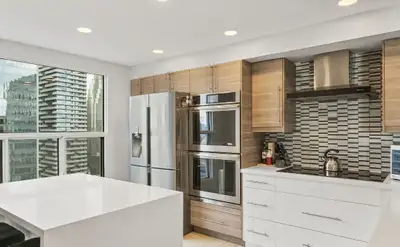 77 Harbour Sq. 3701