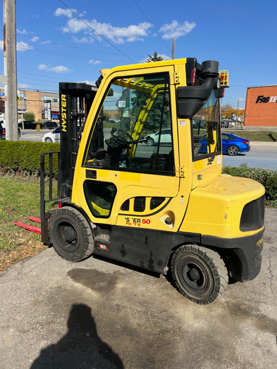 Hyster 5000 Diesel 2016 pneumatic truck, Full cab, heating, wipers, lights, 2000 hours, 5000 lbs, 15...