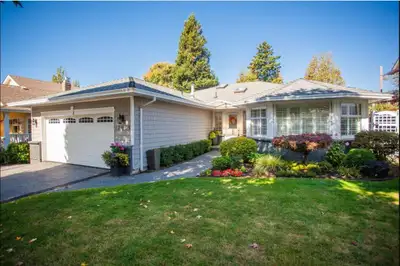 OCEAN PARK CRESCENT HEIGHTS! Updated Rancher on quiet tree-lined street. Lovely open layout with har...