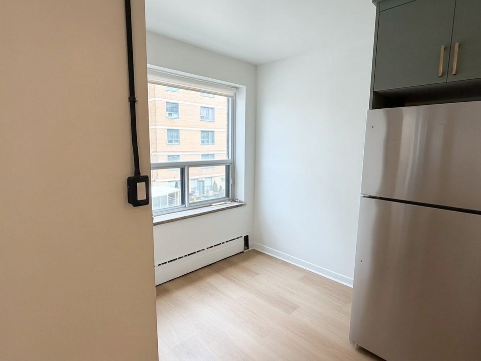 420 Eglinton Ave E - 304 4