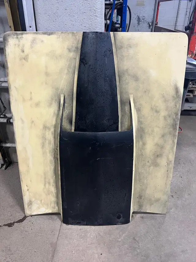 1967 CORVETTE STOCK BIG BLOCK "STINGER" STYLE HOOD in Auto Body Parts in St. Catharines