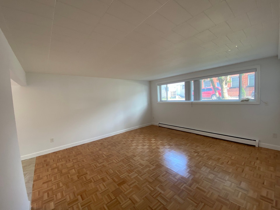 Bright 2 Bedroom Apartment in St. Catharines 4