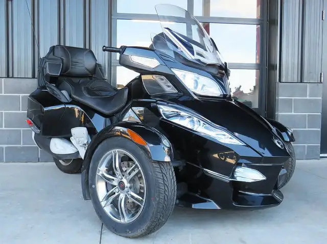 2011 Can-Am Spyder Roadster RT-Limited in Sport Touring in Cambridge - Image 2