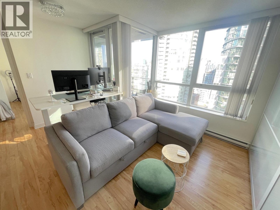 3207 1495 RICHARDS STREET Vancouver, British Columbia 2