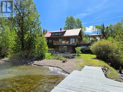 116 acres of luxury lakefront living with all the comforts and tons of extras! The beautifully built...
