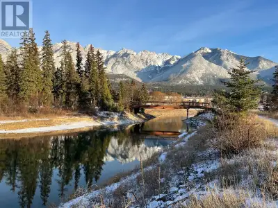 EXCEPTIONAL VIEW LOT, backing onto the COLUMBIA RIVER .... Riverside Golfing Course and the ROCKY MO...