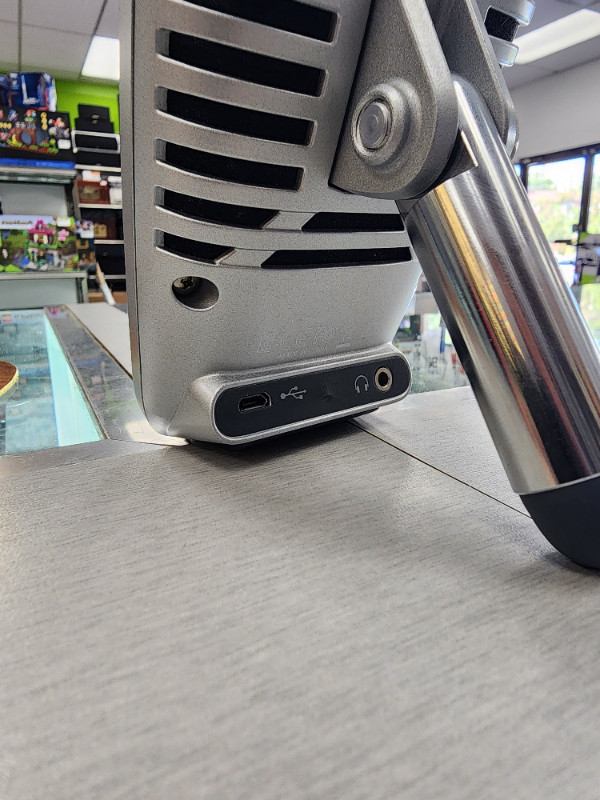 Shure MV51 Digital Large-Diaphragm Condenser Microphone in Other in Oakville / Halton Region - Image 3