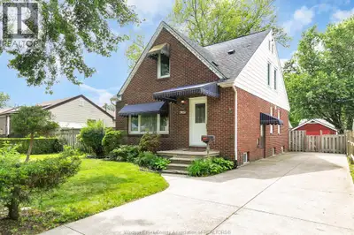 WELL-MAINTAINED HOME LOCATED IN A QUIET AND ESTABLISHED NEIGHBOURHOOD. CLOSE TO PARKS, SCHOOLS AND S...