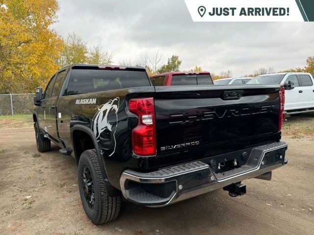2026 Chevrolet Silverado 3500HD Work Truck 4WD Crew Cab | Dark in Cars & Trucks in Strathcona County - Image 3