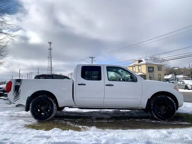 2012 NISSAN FRONTIER CREW 4X4 LOW KMS CERTIFIED in Cars & Trucks in Guelph - Image 11