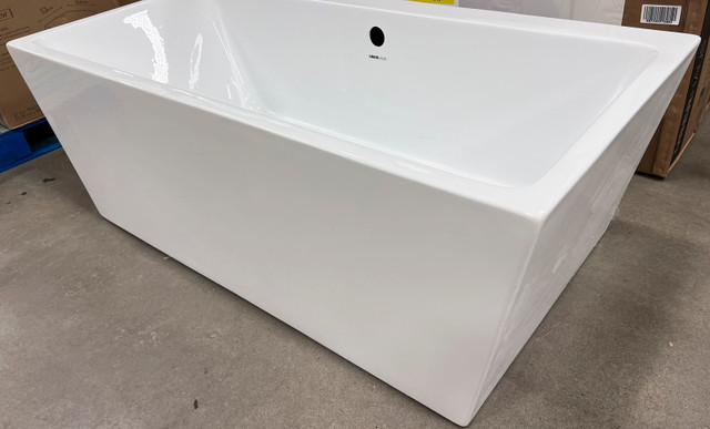 Bain autoportant acrylic blanc neuve 67” dans Plomberie, éviers, toilettes et bains  à Ville de Montréal - Image 3