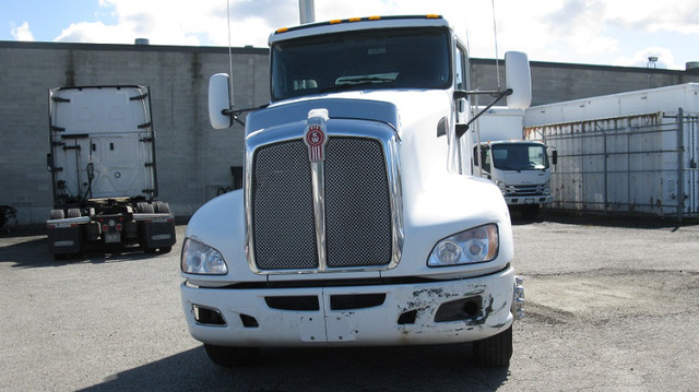 2010 Kenworth T660 Day Cab in Heavy Trucks in Burnaby/New Westminster - Image 2