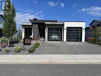 Stunning panoramic mountain, valley and golf course views. This house is perfectly situated to soak...