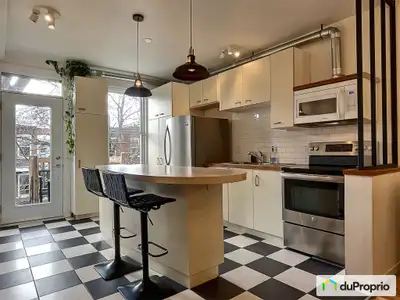 Rareté sur le marché! Condo 4 ½ (1 chambre) situé au 3e et dernier étage d'un immeuble de six logeme...