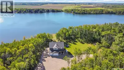 Your private sanctuary awaits on the shores of Little Loon Lake. This four-season, waterfront haven,...