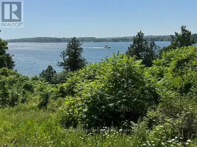 Welcome to beautiful Howe Island just a short drive from the city of Kingston. Gracing the shores of...