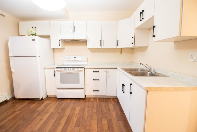 **ALL INCLUSIVE** BEAUTIFUL MAIN UNIT IN NIAGARA FALLS!!! Long Term