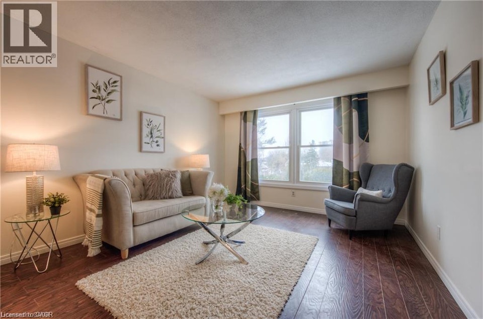 206 GREEN VALLEY Drive Unit# 7 Kitchener, Ontario 4