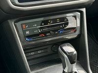 * Panoramic power sunroof * LED tail lights * Automatic LED reflector headlights with LED Daytime *... (image 9)