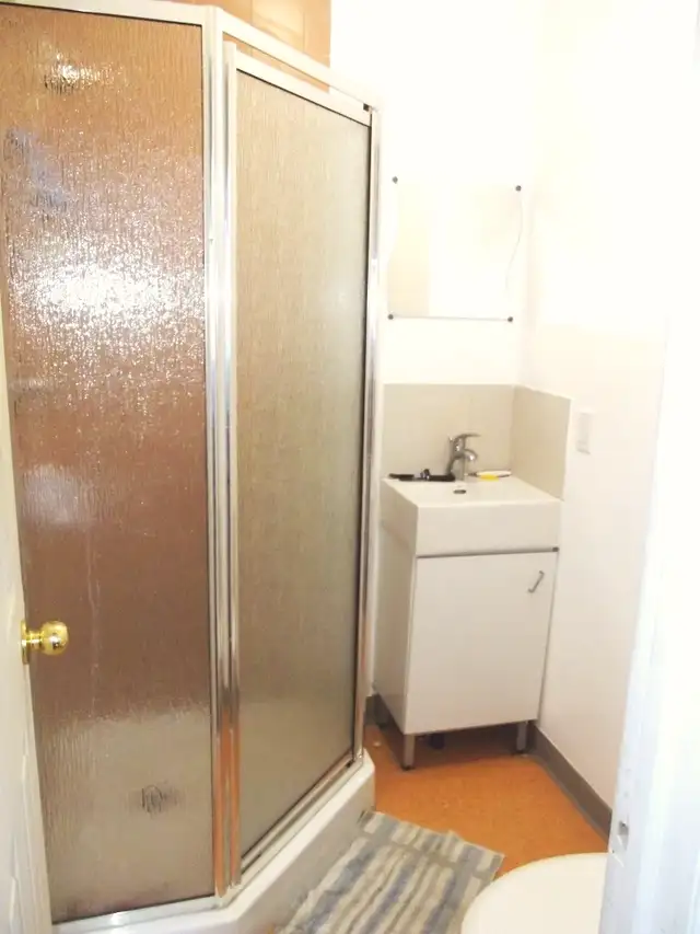SPACIOUS PRIVATE ROOMS FOR RENT - SANDY HILL in Room Rentals & Roommates in Ottawa - Image 8