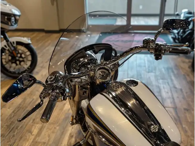 2014 Harley-Davidson CVO Softail Deluxe // Candy Cobalt and Whit in Street, Cruisers & Choppers in Winnipeg - Image 9