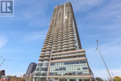The Icon! Ottawa's tallest tower set within Little Italy and overlooking a Unesco world heritage sit...