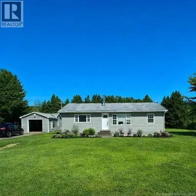 AMAZING LOCATION NEAR THE BEACH. This recently renovated bungalow in Grand-Barachois offers the kind...
