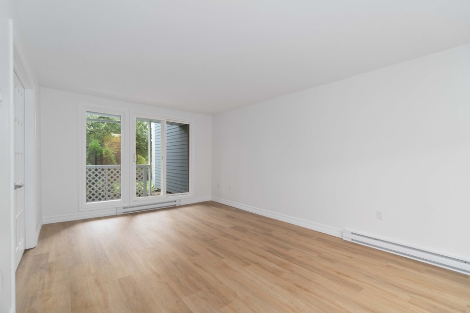 TWO BEDROOM APARTMENT AVAILABLE IN THE HEART OF DARTMOUTH 5
