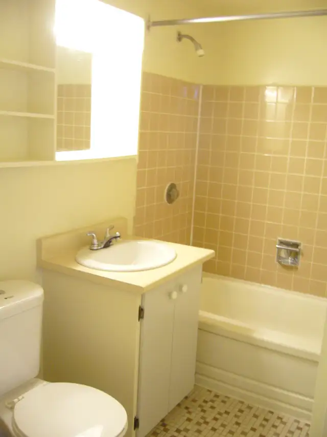 Move-In April 1st – Great 2-Bedroom Apartment $1,799 in Long Term Rentals in Ottawa - Image 9