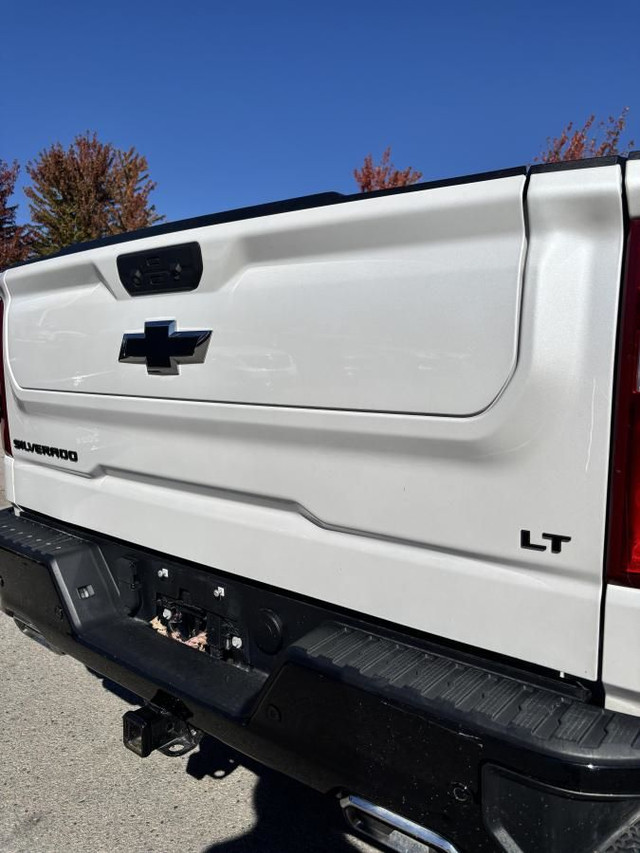 2022 Chevrolet Silverado 1500 4WD LT Trail Boss LT Trail Boss in Cars & Trucks in Barrie - Image 3