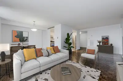 Large 2 Bed 2 Bath (Over 1100 sq.ft.) Close to Oshawa Centre!