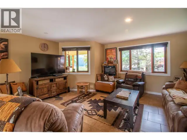 1225 Round Lake Road Armstrong, British Columbia in Houses for Sale in Vernon - Image 33