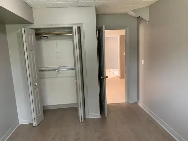2 Bedroom Lower Unit All Inclusive w/ AC, laundry,1 parking spot in Long Term Rentals in Windsor Region - Image 4